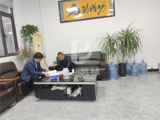 客戶(hù)走訪(fǎng)北斗機(jī)械,實(shí)地考察米糠炭化設(shè)備